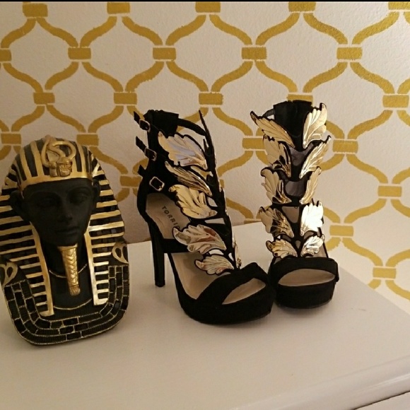 torrid Shoes - New! Torrid Infamous Wing Heels Size 8 torrid Shoes - New! Torrid Infamous Wing Heels Size 8