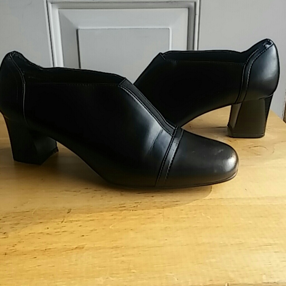 Ankle booties sz 7 med