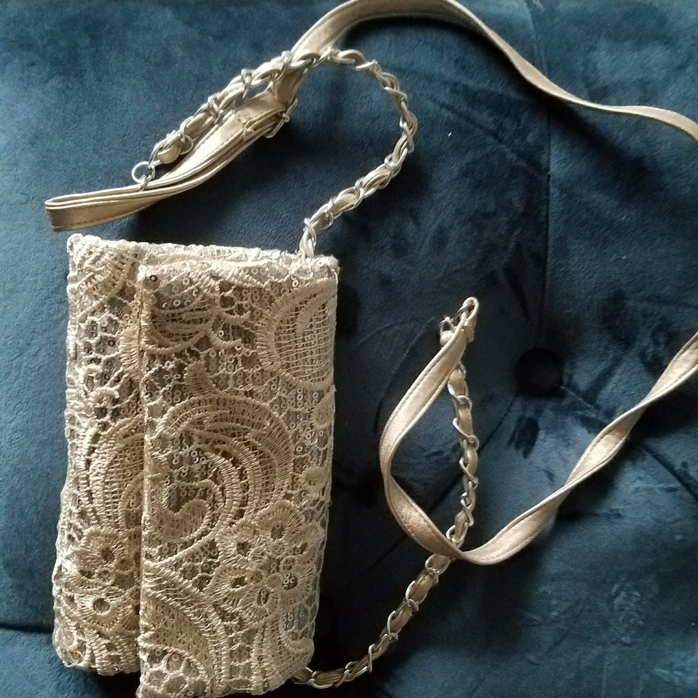 Nwot silver top metallic lace sequin clutch