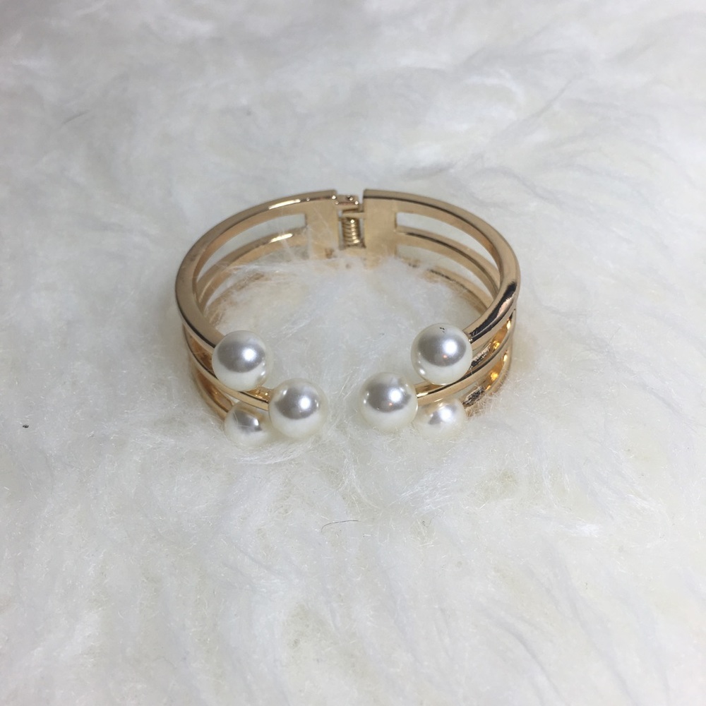 Pearl bracelet