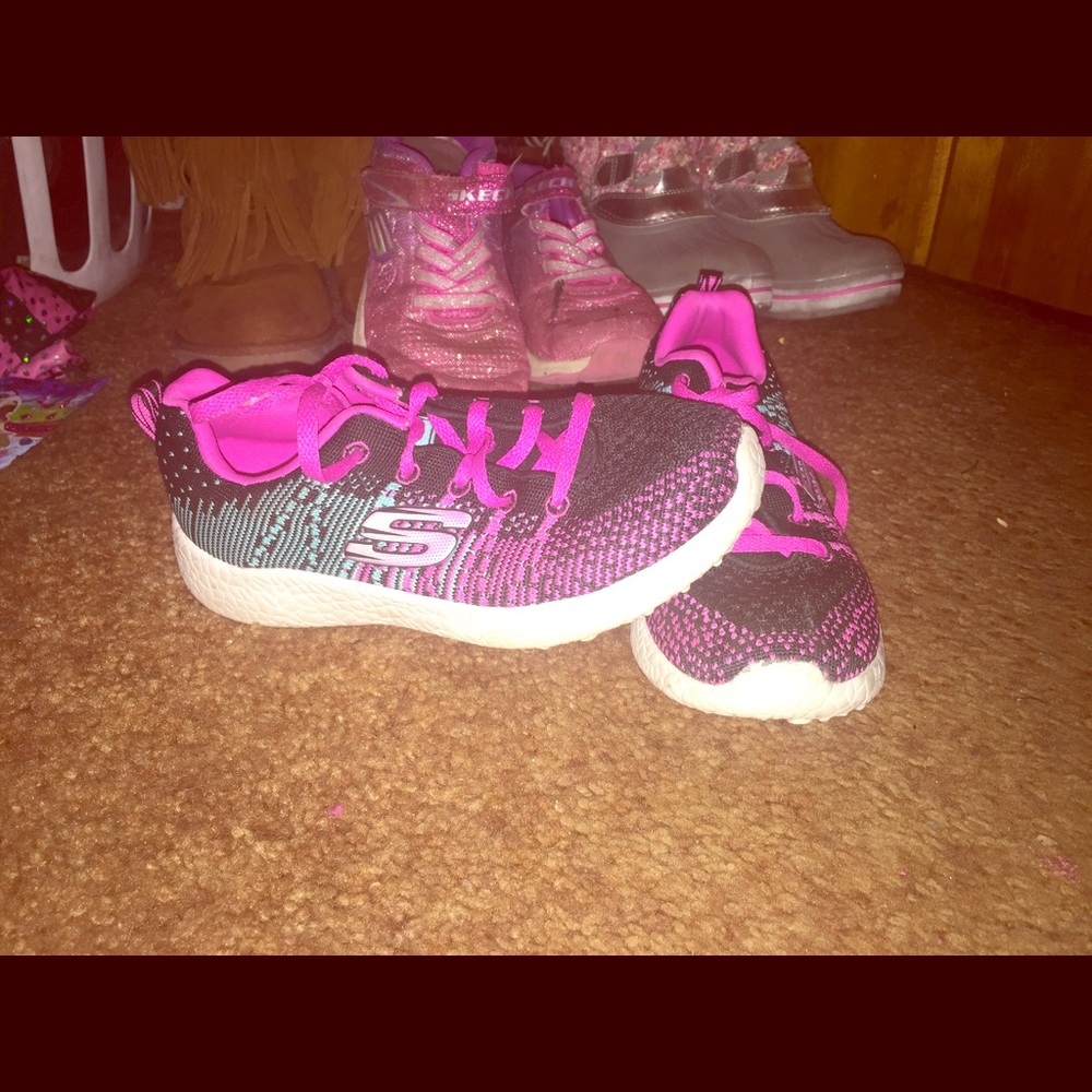 Girls sketchers sneakers