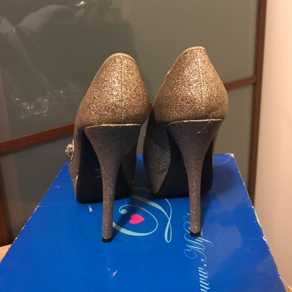 Delicious Shoes - Delicious Shoes Gold Glitter Heels Delicious Shoes - Delicious Shoes Gold Glitter Heels