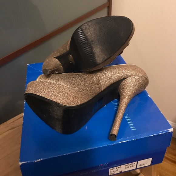 Delicious Shoes - Delicious Shoes Gold Glitter Heels Delicious Shoes - Delicious Shoes Gold Glitter Heels
