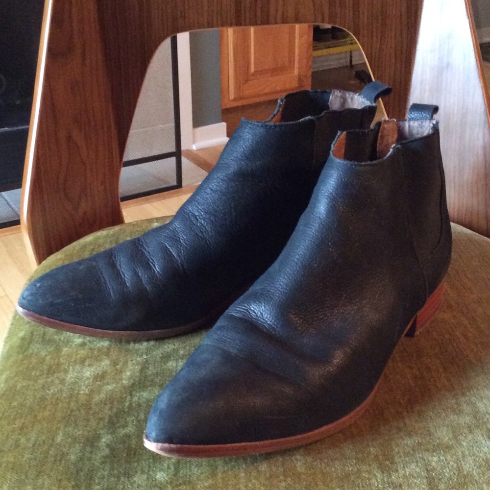 GAP Black Ankle Bootie, size 8