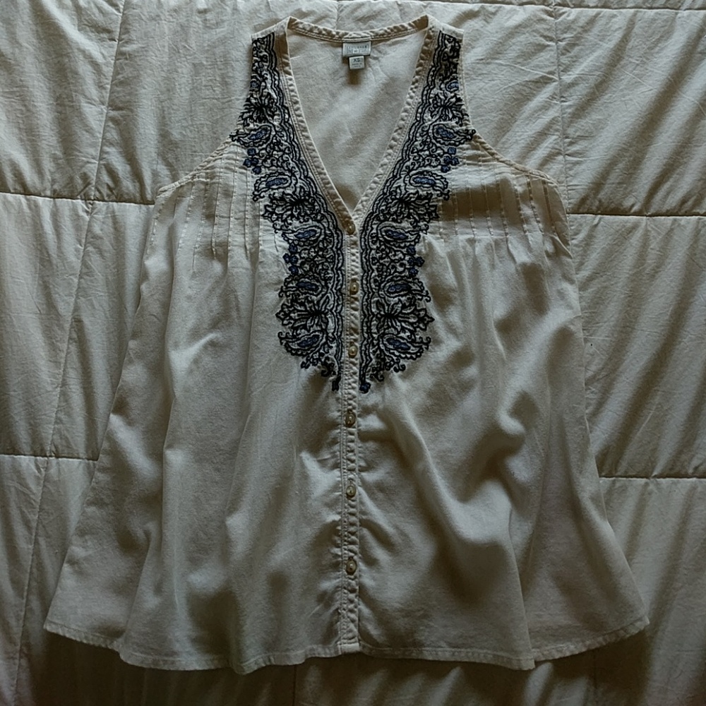 Embroidered V-neck Blouse