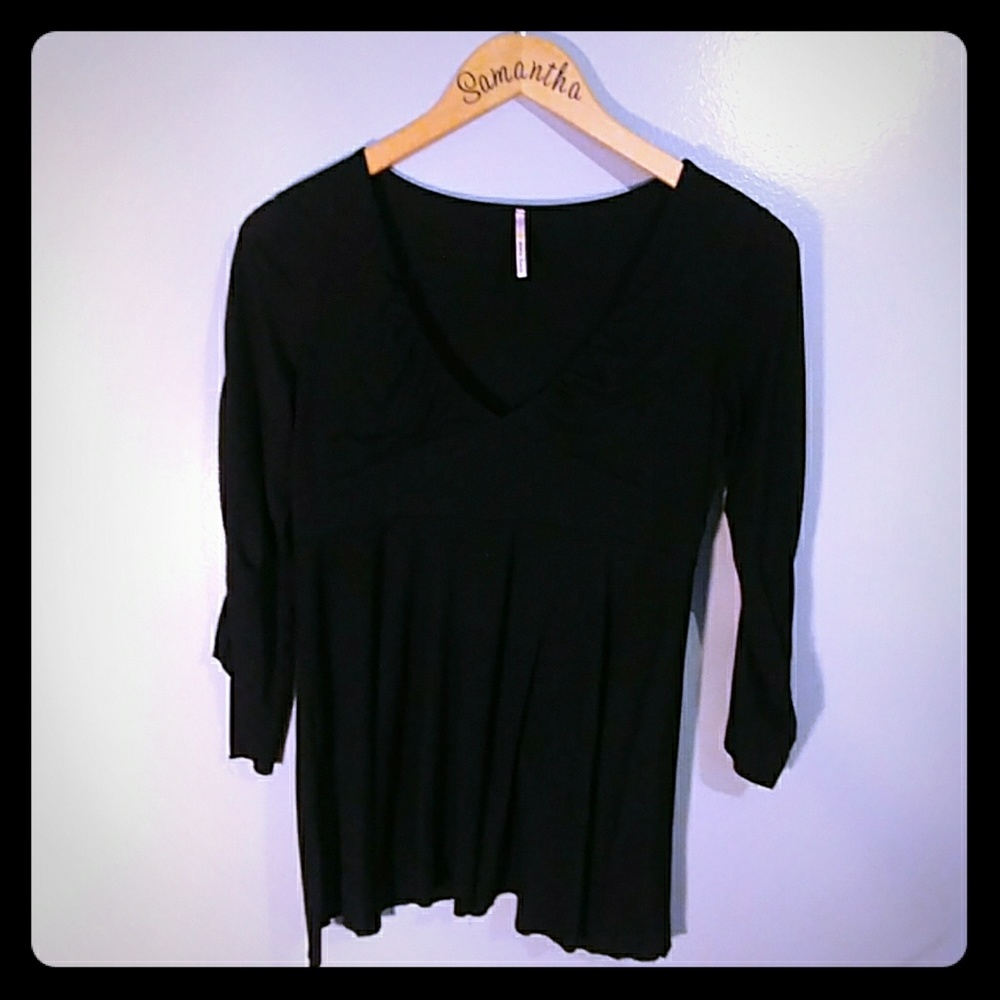 Long sleeve black top. Perfect for date night!