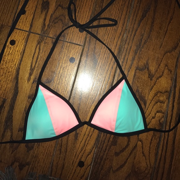 PINK Victoria's Secret bikini top - Picture 1 of 2