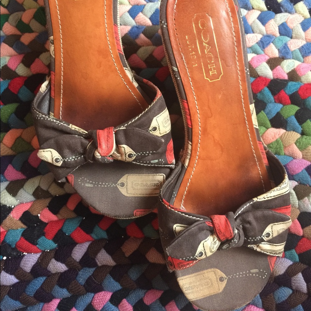 Coach Lora size 6M