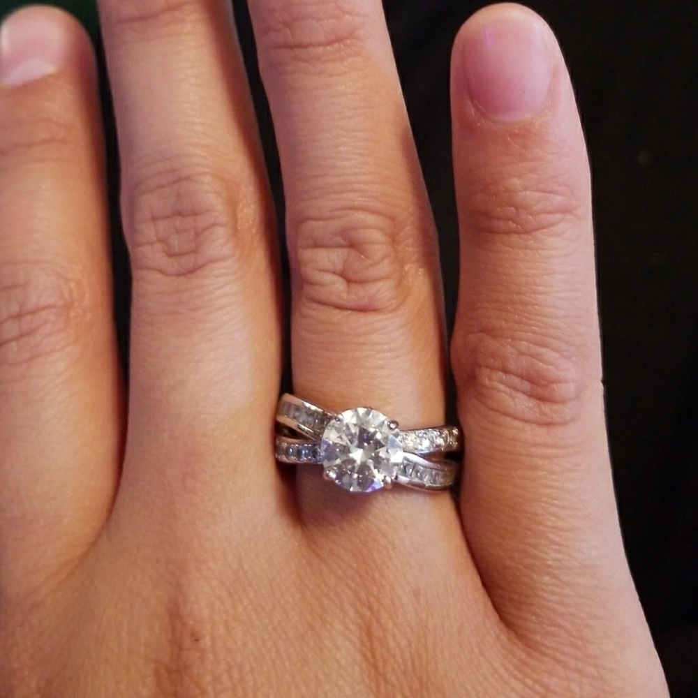 Sterling silver w/ cubic zerconia engagement ring