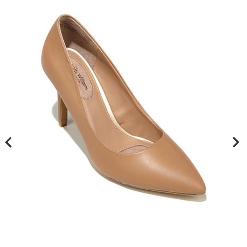 Wendy Williams nude heels.