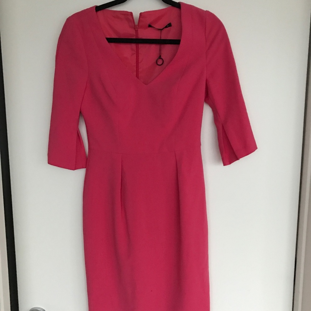 Black Halo Pointe V-neck  3/4 bell sleeve dress