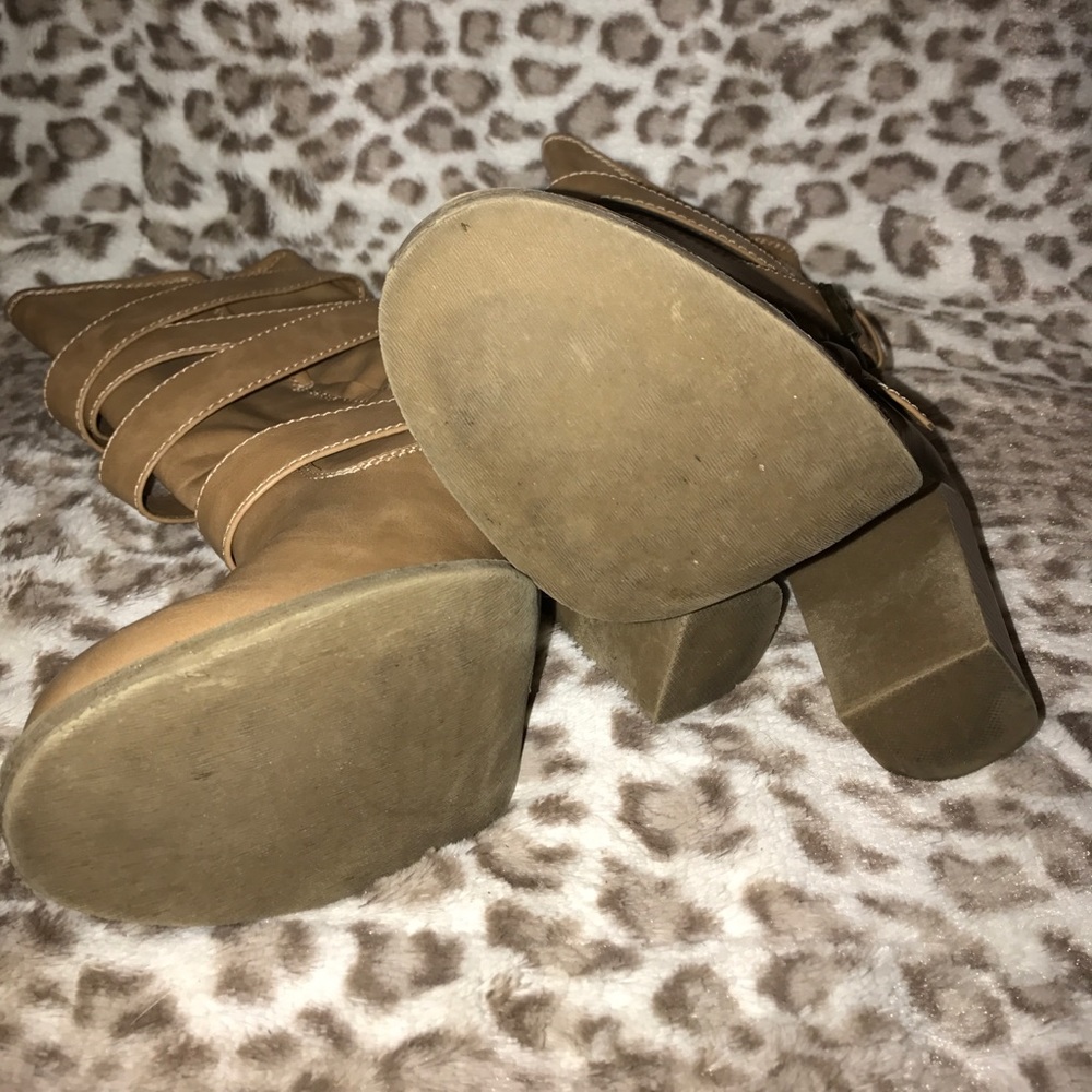 Fall boots 🍁🍂 - Picture 2 of 2