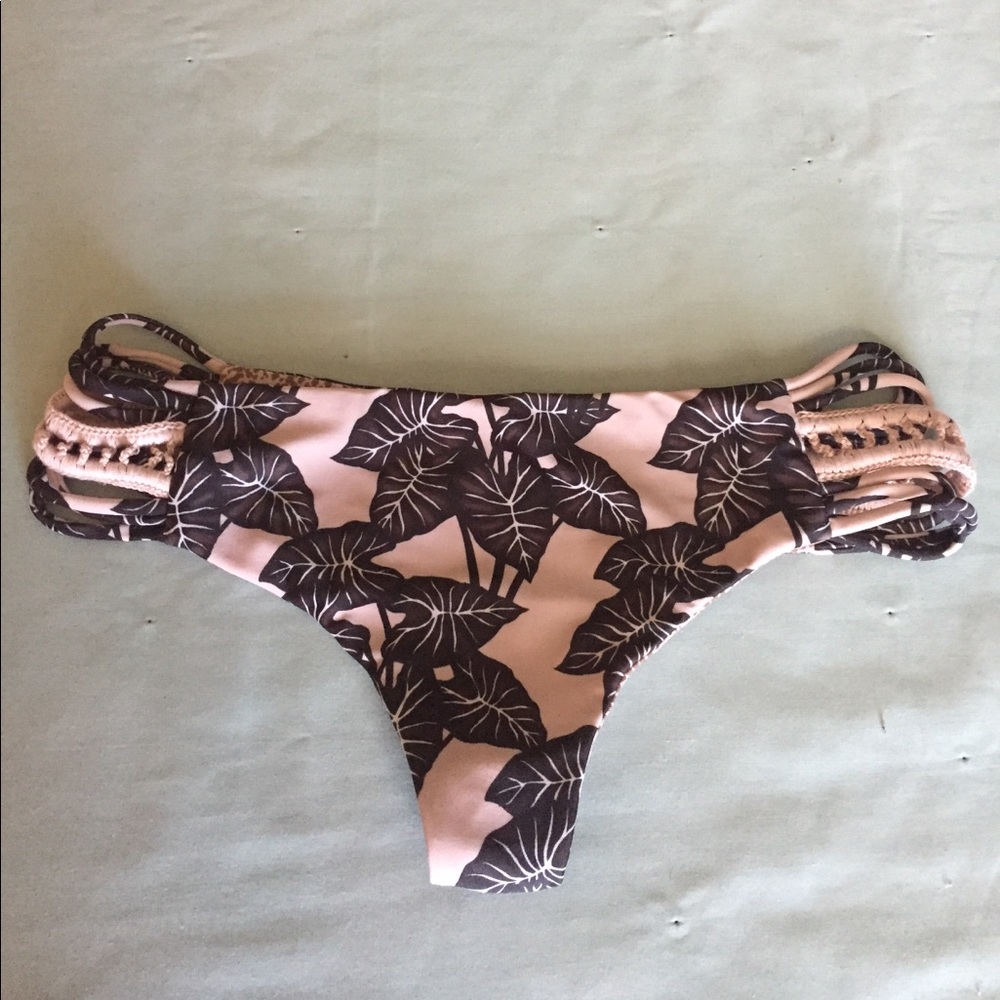 Acacia Pikake Bottoms in Black Elephant