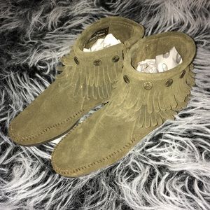 Minnetonka Short Fringe Booties Olive Green