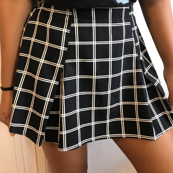 Pleated skirt - Picture 1 of 3