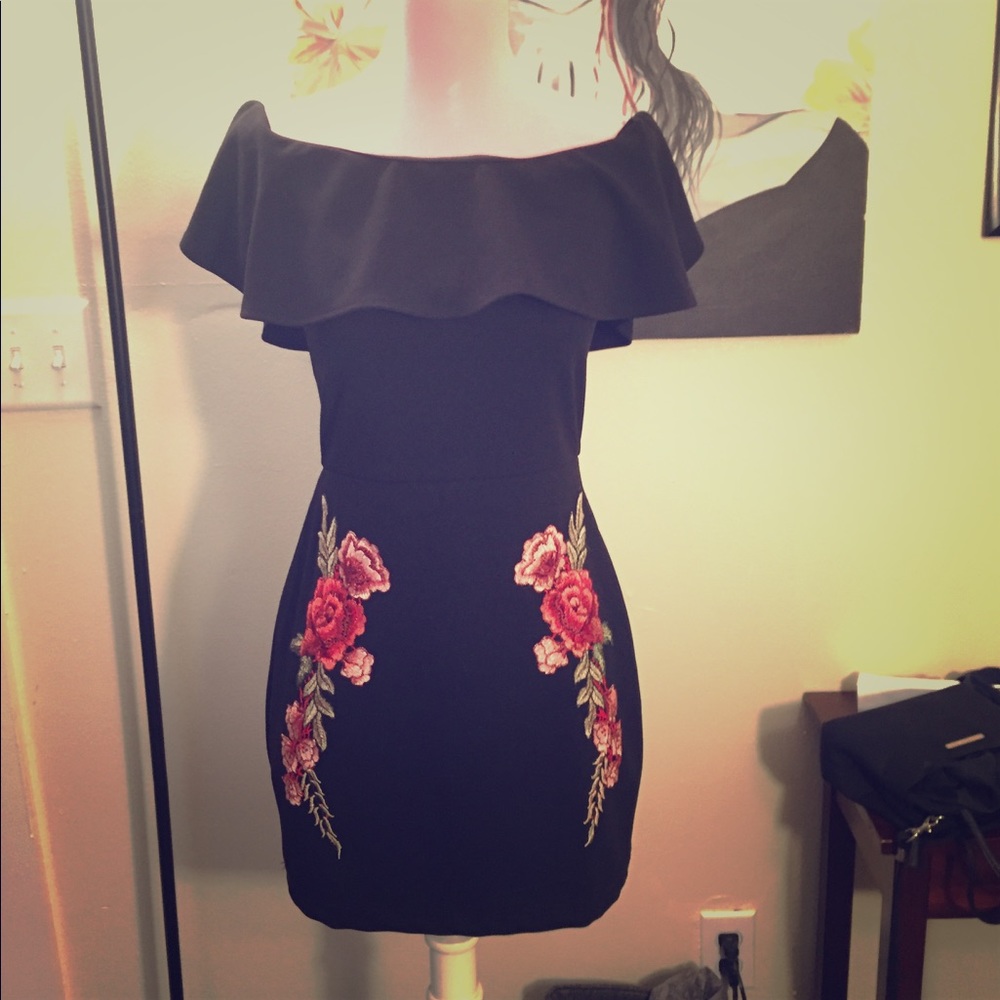 Black off the shoulder dress size 4 (medium)