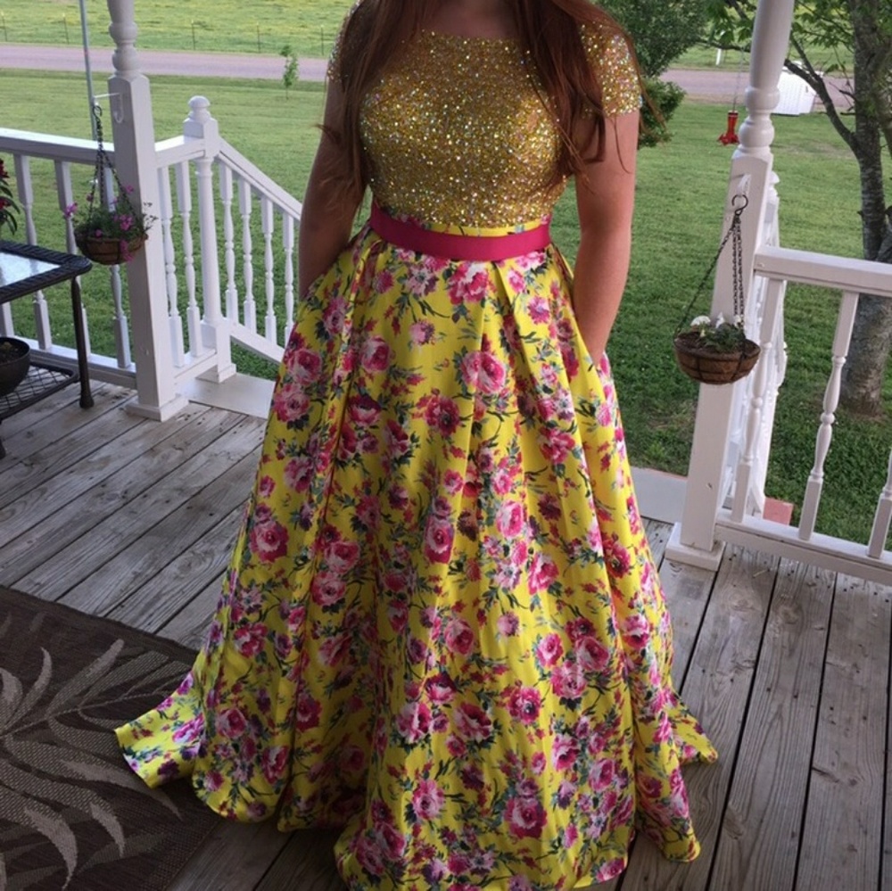 Prom or Pageant Dress - Picture 2 of 4