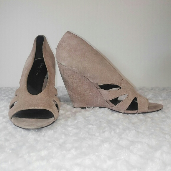 Elizabeth & James Stash Suede Cut Out Wedges Peep - Picture 2 of 8