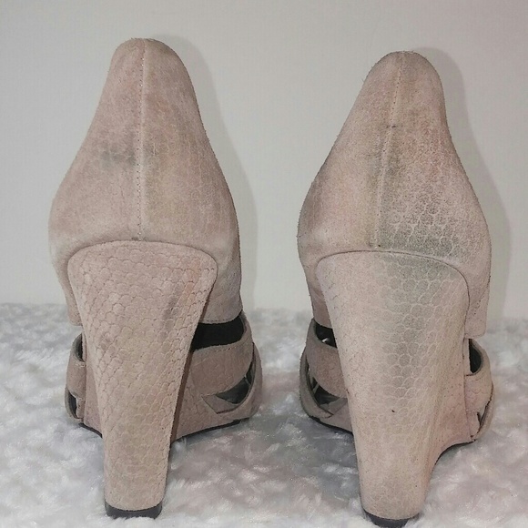 Elizabeth & James Stash Suede Cut Out Wedges Peep - Picture 4 of 8