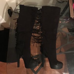 Black knee fringe boots