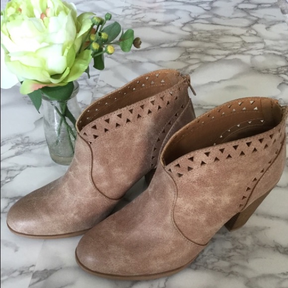 Fall Booties 🍂🍁 - Picture 1 of 4