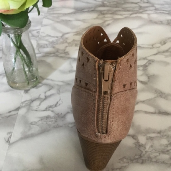 Fall Booties 🍂🍁 - Picture 3 of 4