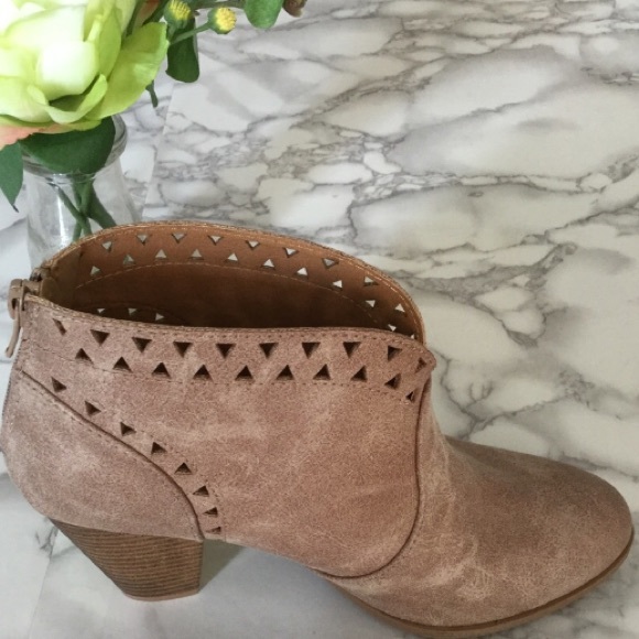 Fall Booties 🍂🍁 - Picture 4 of 4