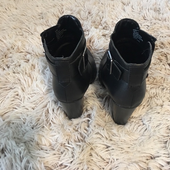 Liz Claiborne Black Booties with Buckle Size 6.5 - Picture 3 of 4
