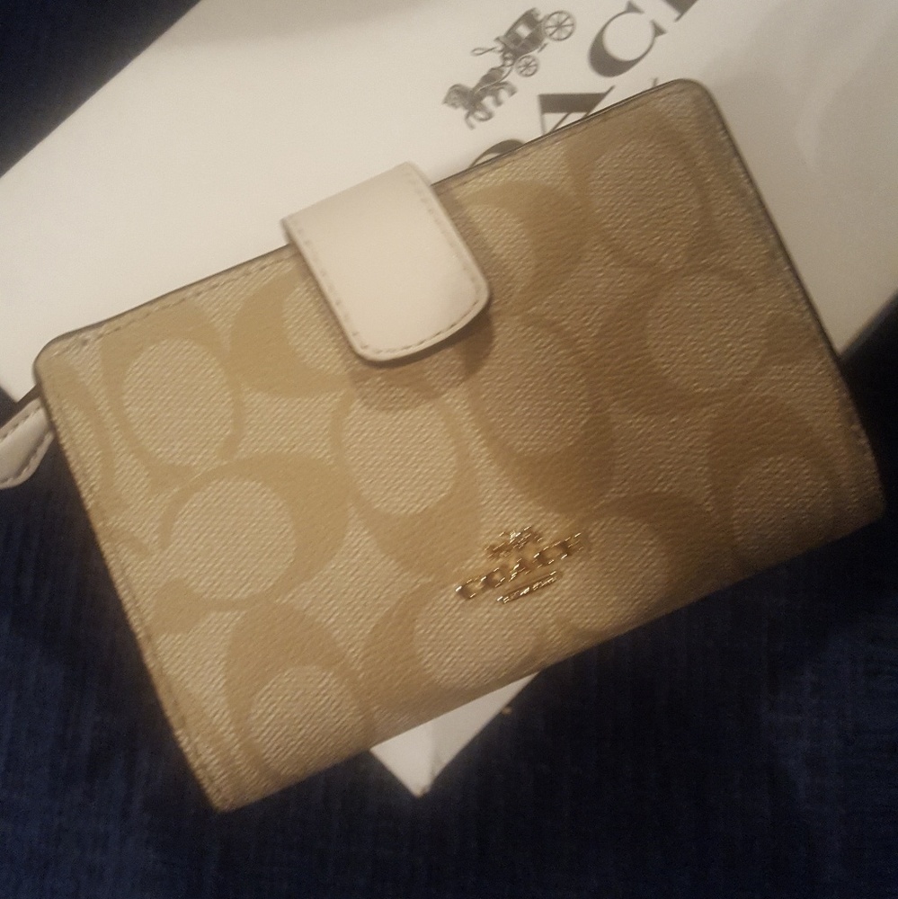 Coach wallet white and tan