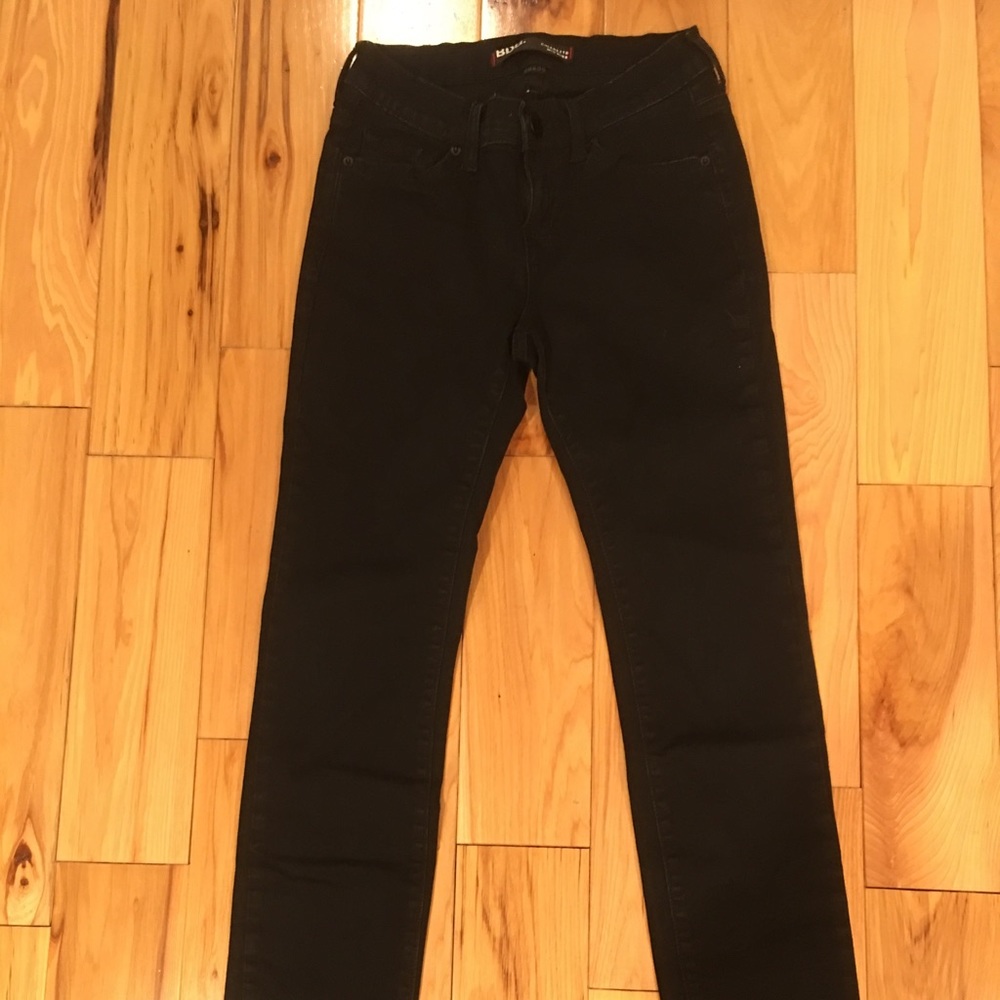 BDG. Cigarette Mid Rise black jeans. Size 26x30