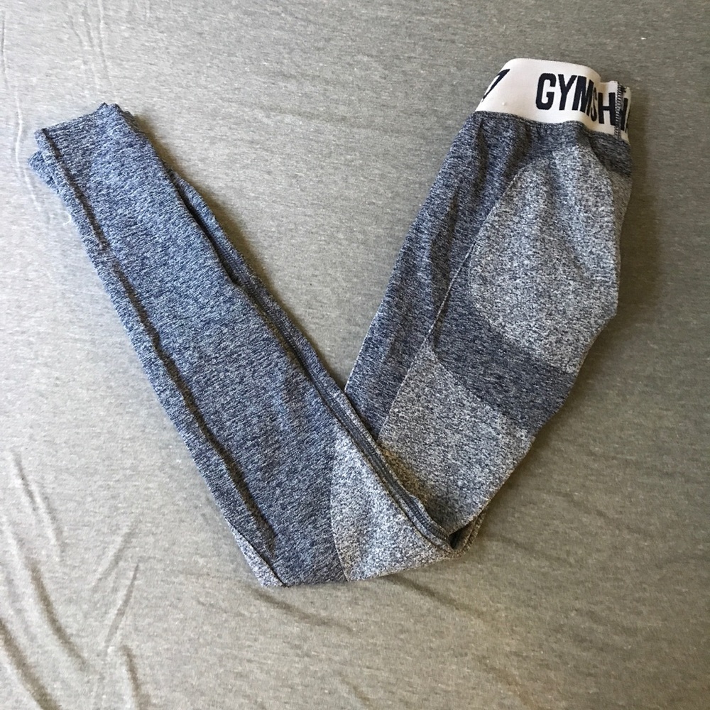 Gym shark leggings