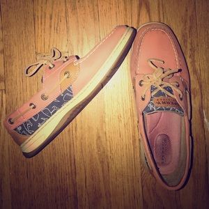 pink whale sperry's 🐳