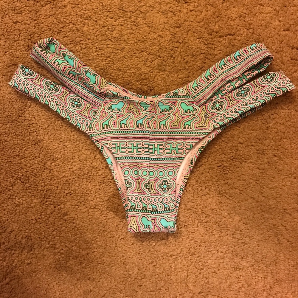 Montce Bikini View 4