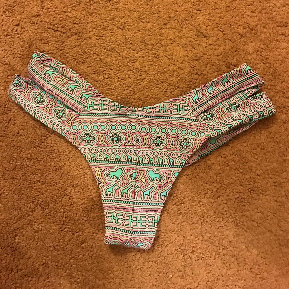Montce Bikini View 5