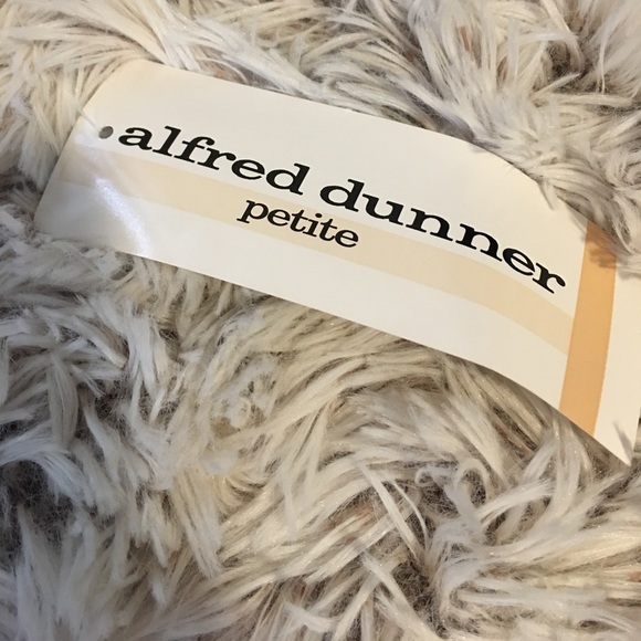 Alfred Dunner Petite Red Crochet Shirt NWT PM - Picture 2 of 4