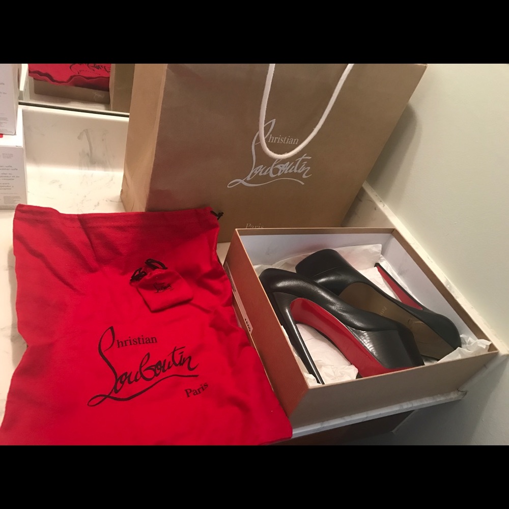 CHRISTIAN LOUBOUTIN Victoria Leather Platform