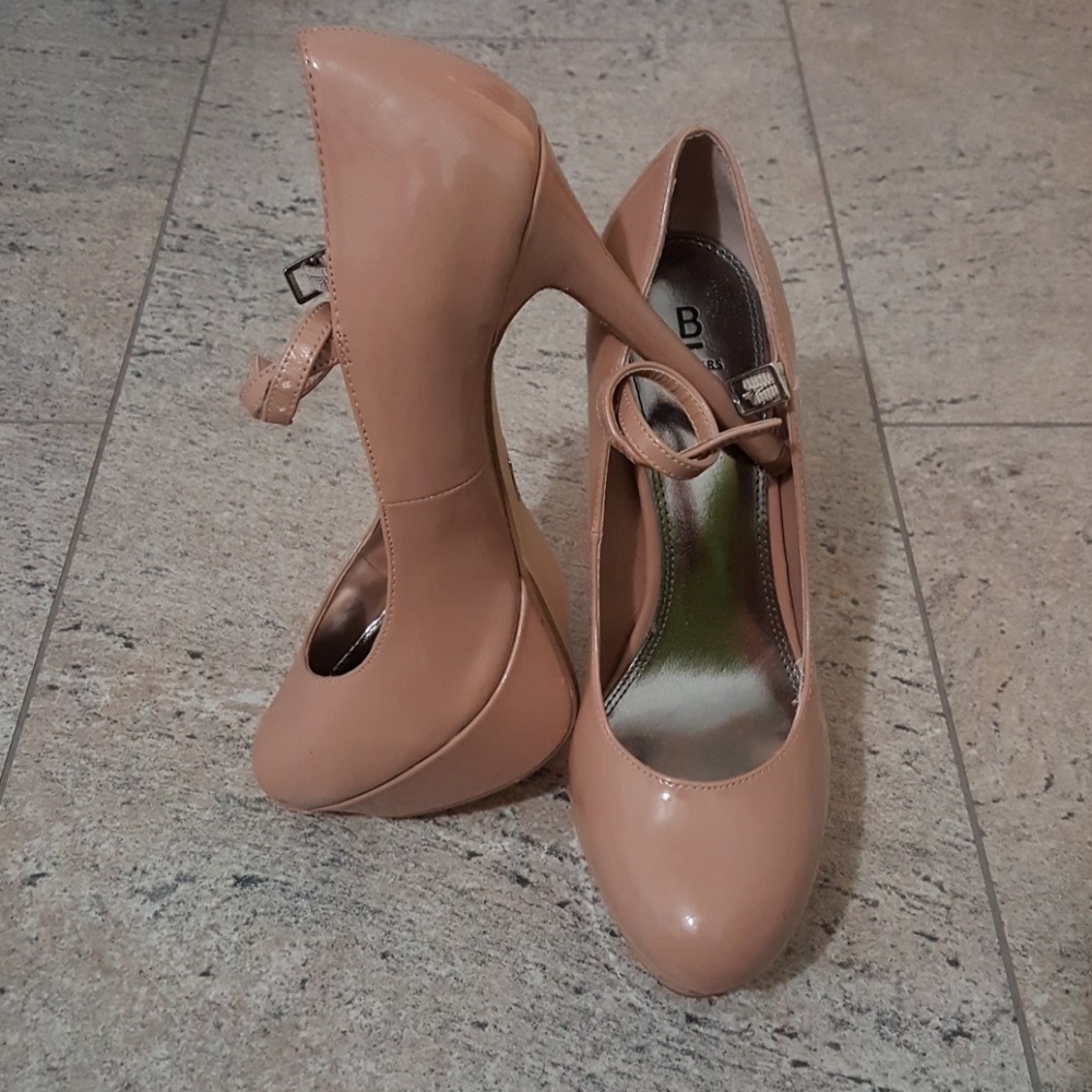 Shoes - image 2