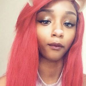 Meet your Posher, Davona