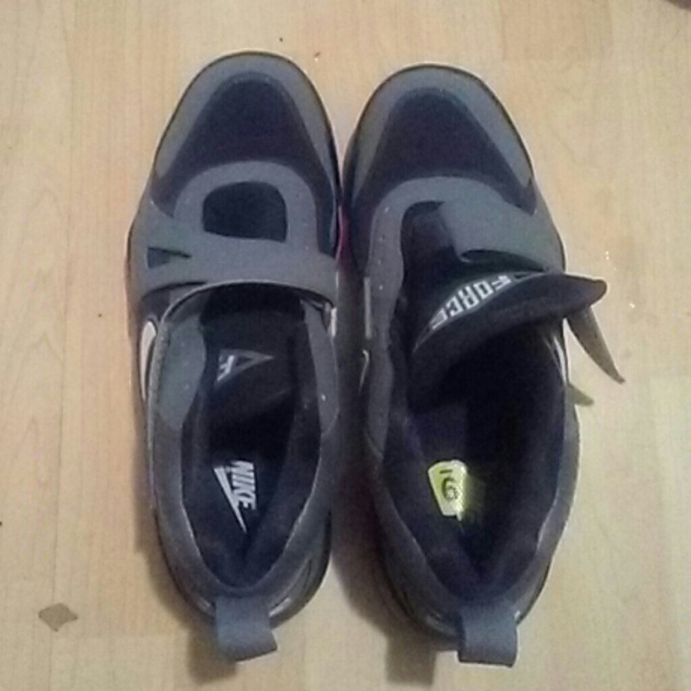 Charles Barkley shoes black & pink