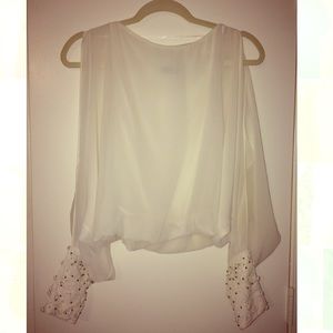 White flowy embroidery blouse long sleeve