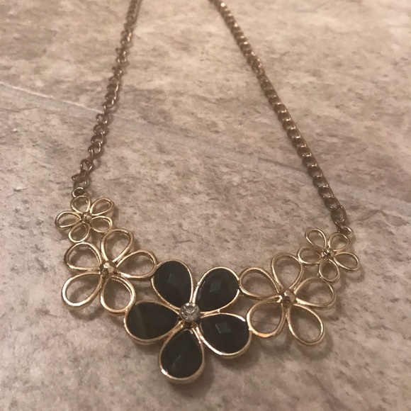 Floral necklace - Picture 2 of 2