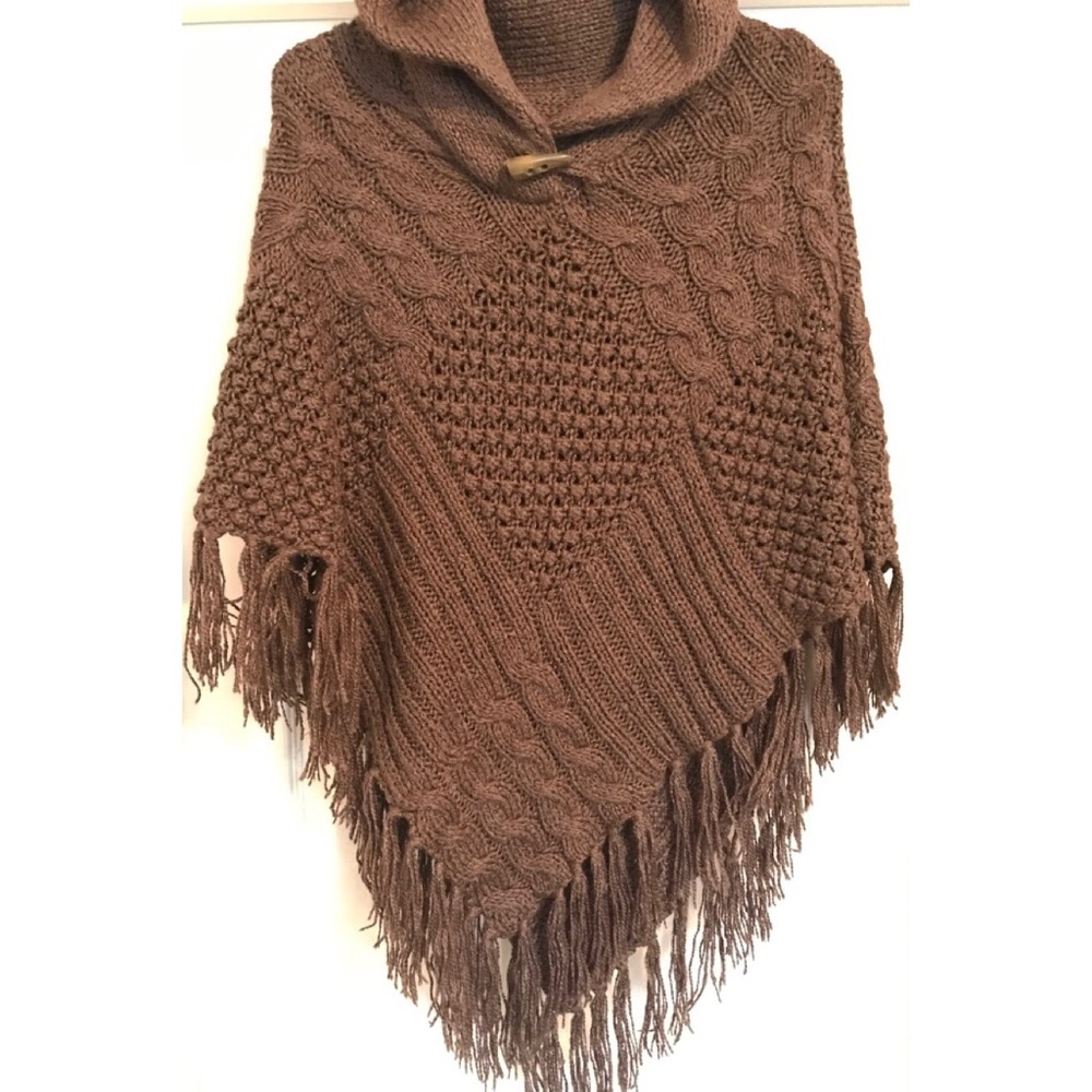 Olive & Oak Knit poncho with toggle