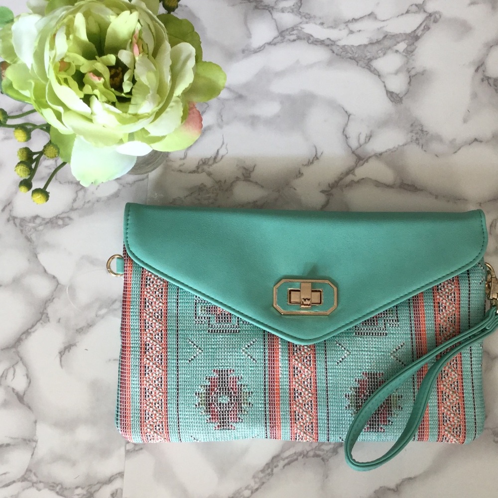 Tribal Chic Clutch 💕