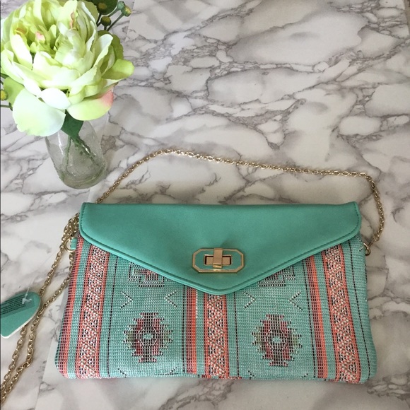 Tribal Chic Clutch 💕 - Picture 2 of 4