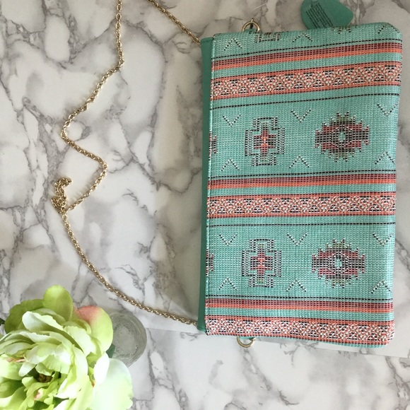 Tribal Chic Clutch 💕 - Picture 3 of 4