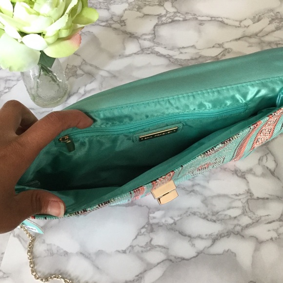 Tribal Chic Clutch 💕 - Picture 4 of 4