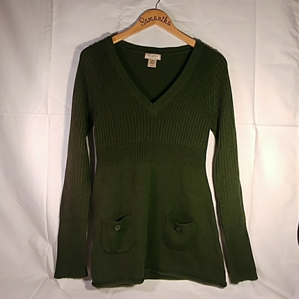 Long sleeve forrest green sweater.