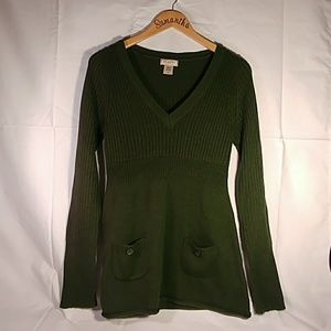 Long sleeve forrest green sweater.