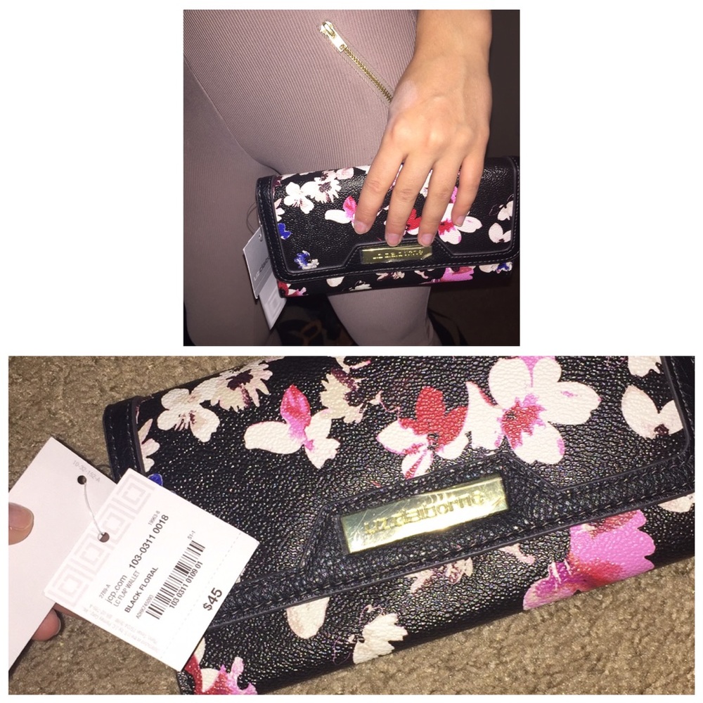 Sephora Floral wallet 🌸🌺🍃 - Picture 1 of 3