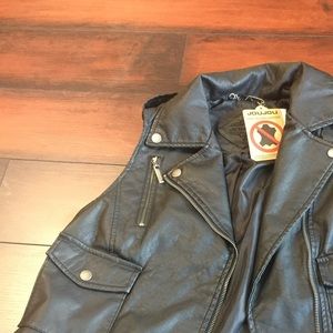 Joujou leather vest